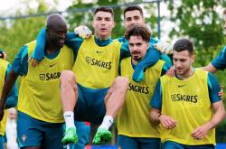 LOL决赛-包含葡萄牙挑战捷克，谁将占据上风？的词条