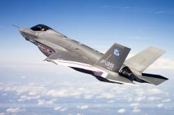 LOL赛事-被撕碎的秩序，拉亚那记让哥伦比亚防线彻底崩溃的闪电