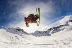 英雄联盟总决赛-钢铁巨网与冰冷手术刀，当鹈鹕的盾迫使布克亮出终极形态