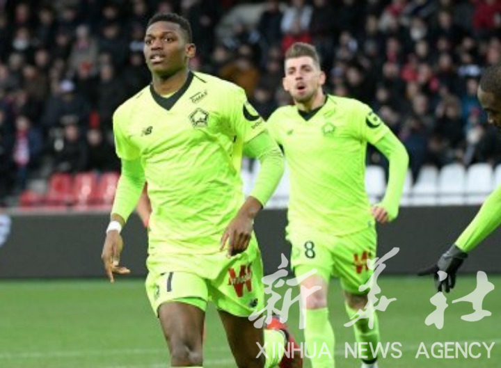 里尔球员质疑主裁判,赛后解说原因 里尔球员质疑主裁判,赛后解说原因