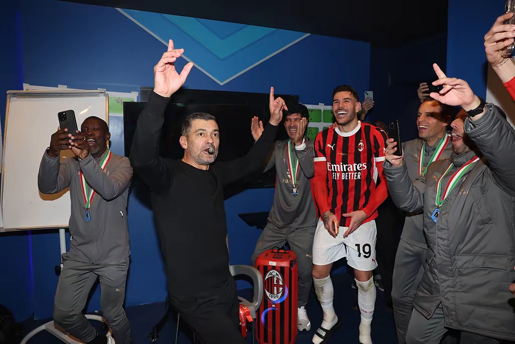 包含AC米兰主场小胜，稳坐不败领头椅的词条