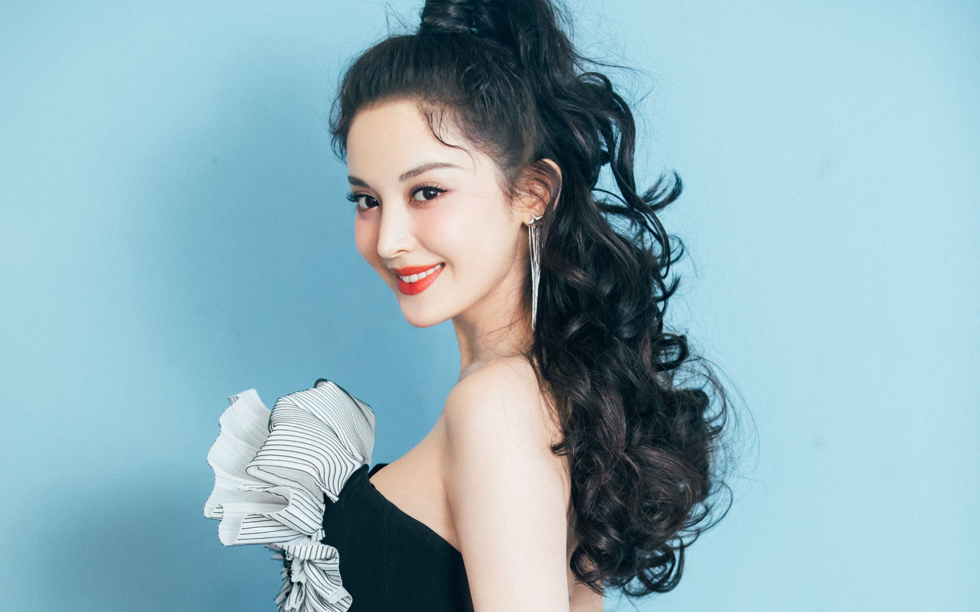 绿茵焦点战与冰封王座，意甲烽烟中的悬念，与猛龙制霸开拓者的团队哲学