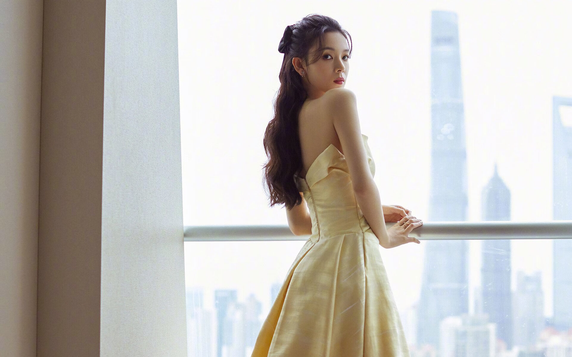 轮胎战术与北欧铁闸，当F1的年度焦点遭遇足球的区域联防